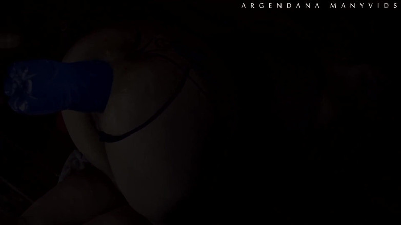 Argen Dana: Extrémní anální láhev