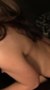 Ruiva garganta profunda gloryhole pau durante confissão
