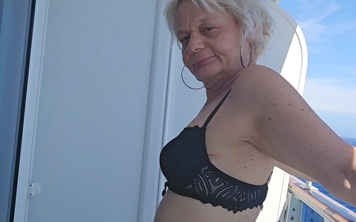 Sofy13: Bonjour, je rentre d’une croisière. J’espère que tu es bien