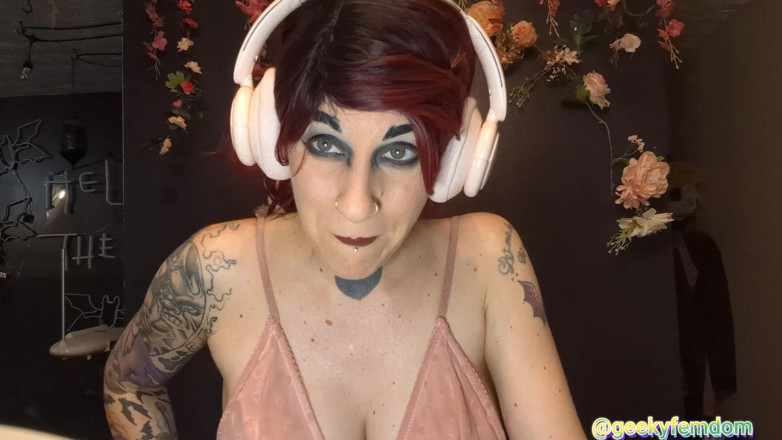 Geeky Femdom: Futa gamerin