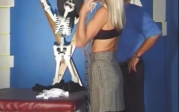 Filles Francaises: Beautiful French Lady with Blonde Hair Enjoy Eating Cum After...
