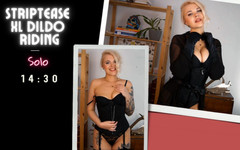 Marlene Moore: Amatérská MILF dělá sexy striptýz a jezdí na obrovském robertku