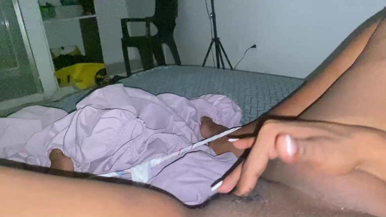 omairaberbatov: Granne skickar mig en video onanerar på natten när hennes...