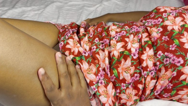 Aathiyaa: 남친에게 따먹히는 배다른 여동생