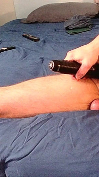 Mă bucur de un vibrator bbc vibrator care îmi fute gaura