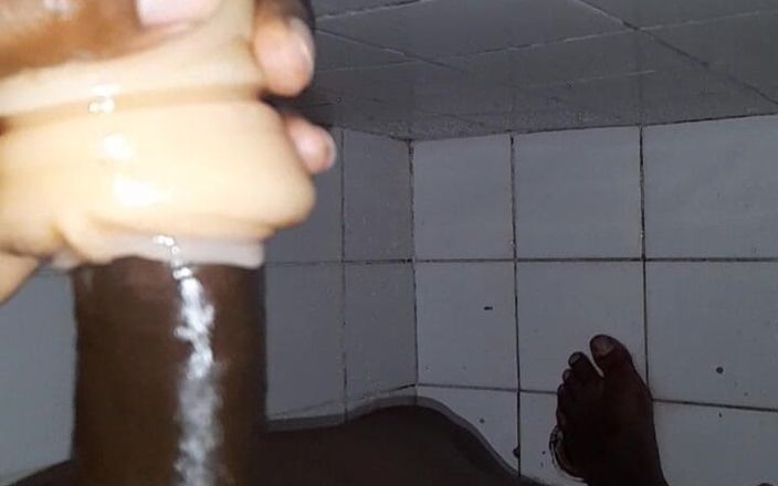 Black guy: Masturbando s6 e3
