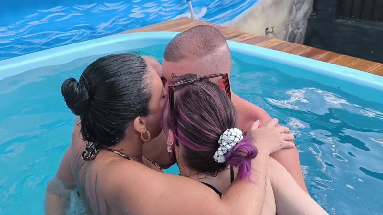 Carmona's films: 3 Naughty Friends Paying the Pool Owner on the Xerecard