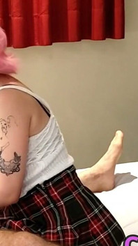 Brasileira puta cosplay chupa pau bagunçado e depila