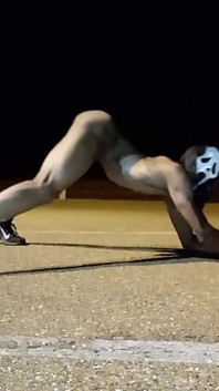 Ragazzo effeminato con culo grasso figa arrapata e rinchiuso in gabbia di castità