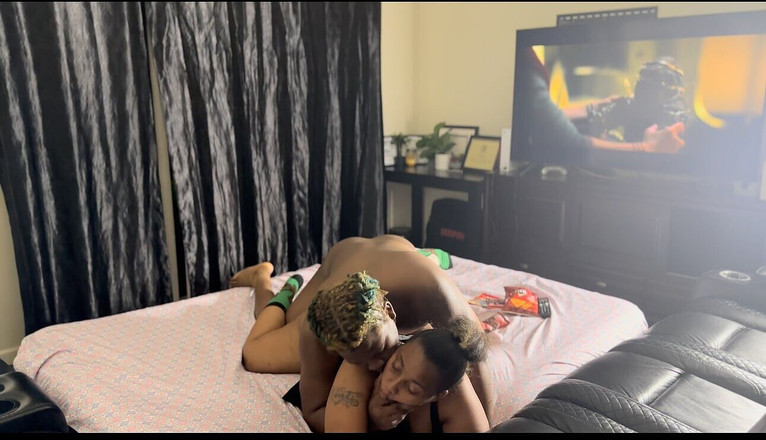 Kendale: Krémová kundička s velkým zadkem poskakující POV a zblízka