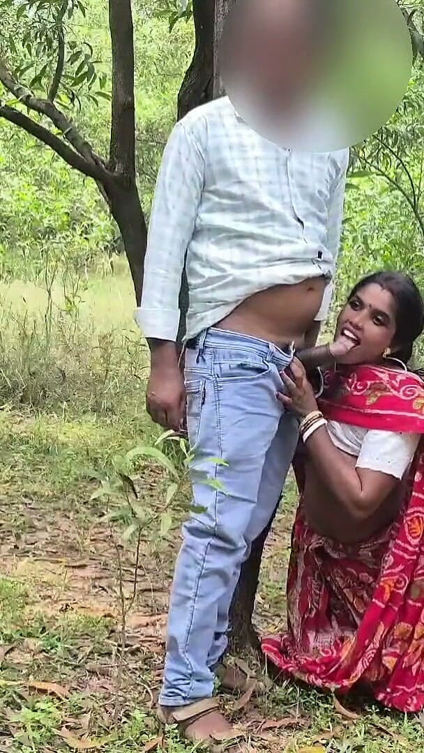 Somausha: A Village Bhabhi Fucked by a School Student in Forest,sona...