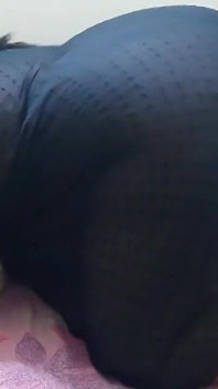 Sexy gordinha muçulmana gosta de lamber e foder do namorado de suas amigas