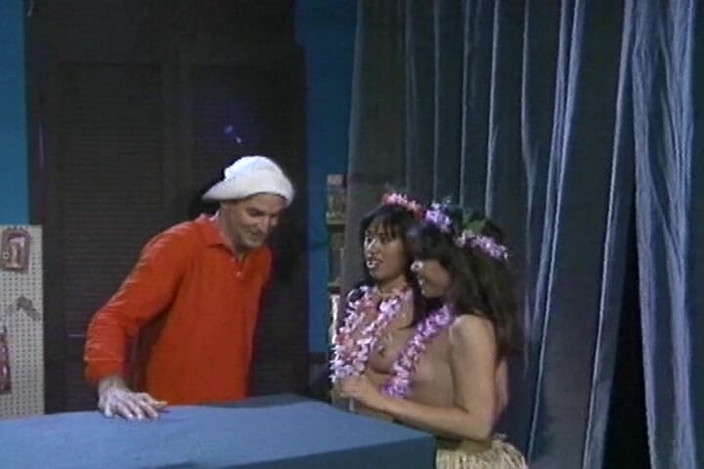 THAGSON RETRO: Des bombasses hawaïennes dégoulinent de sperme après une baise intense...