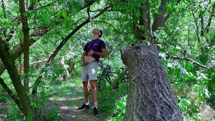 Nick Lewis: Forest Jerk bir yabancıyla ateşli bir emme seansına yol açıyor