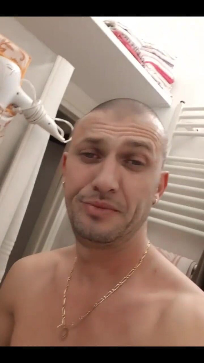 Boy jerking off: Вечірка закінчена зараз