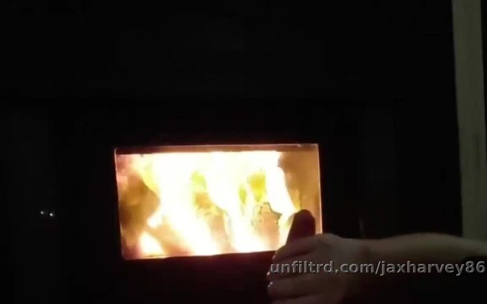 Jax harvey: Gemendo e afiando meu pau grosso com o fogo indo