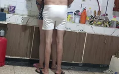 Mă duc în bucătărie să-mi fut sora vitregă sex anal foarte drăguț cu fundul strâmt