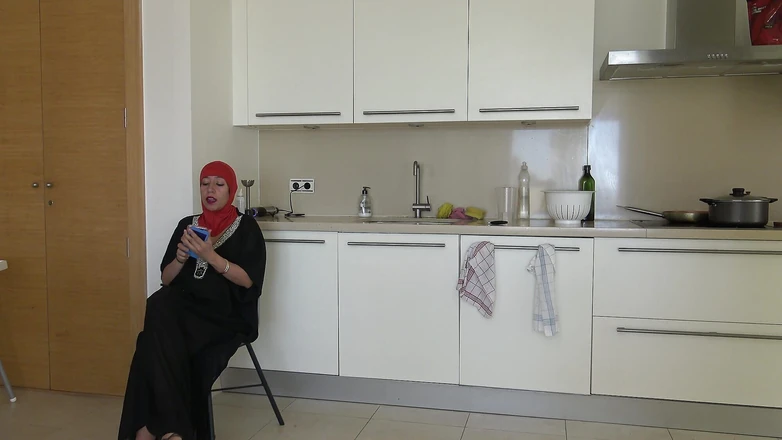 Souzan Halabi: Lebanese Sharmota wants a big dick to fuck her asshole