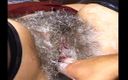 Wonderful Hot World X: Волосатая симпатичная брюнетка трахнула широко раскрытые ноги в любительском видео