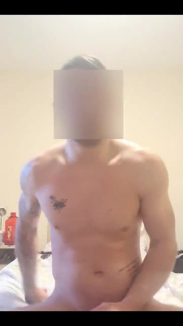 Englishtom20vip: एक गाल बैठे दोपहर wank को नहीं हरा सकते