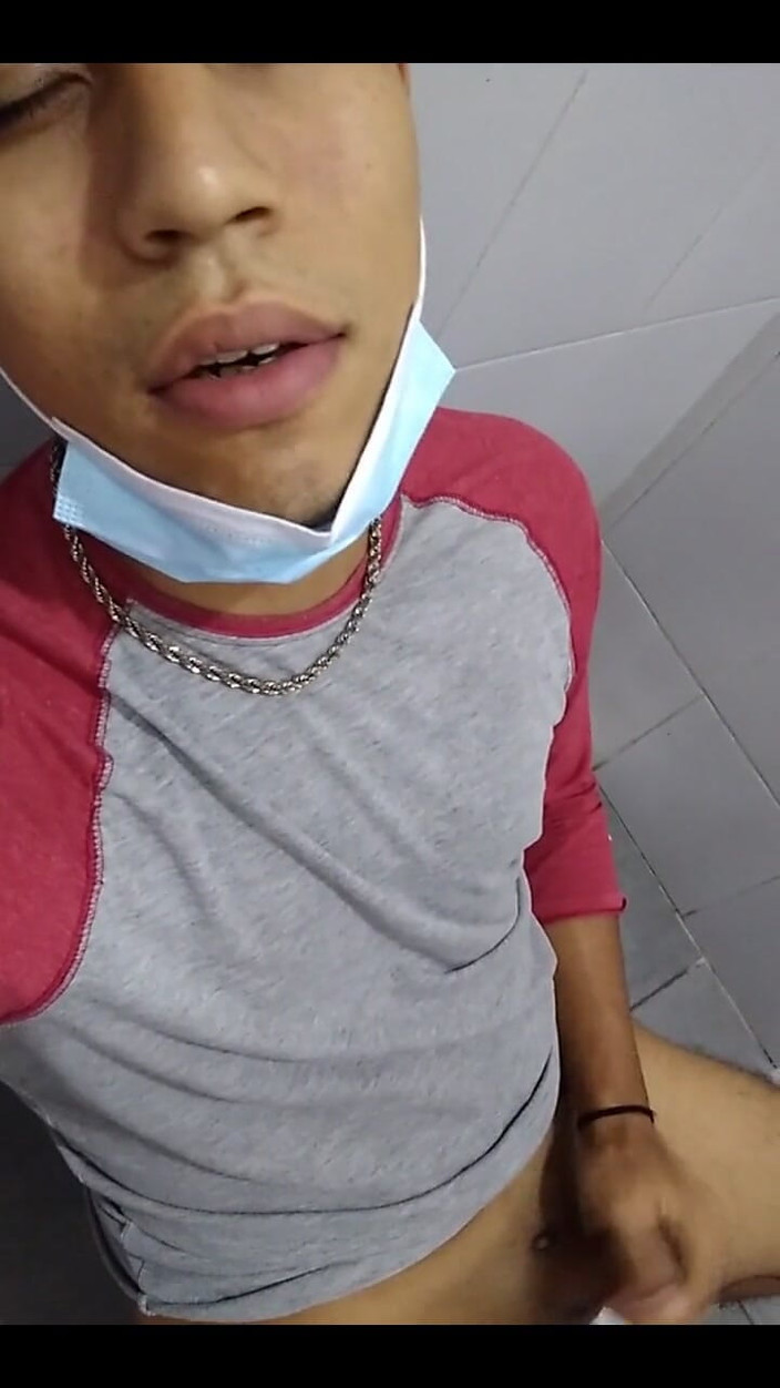 AlexAlejandro13: 5 minut na toaletě