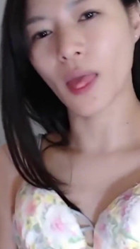 La bellissima streamer sposata rivela le sue passioni segrete in un'esperienza dal vivo senza censure oltre ogni fantasia