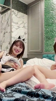 하렘 시간 후 : 두 카페 여자가 역 쓰리웨이에서 수줍은 스릴을 공유