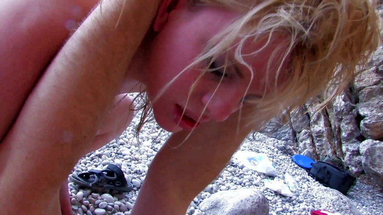 Young Sinner: Młoda blondynka ostro anal rucha się na plaży