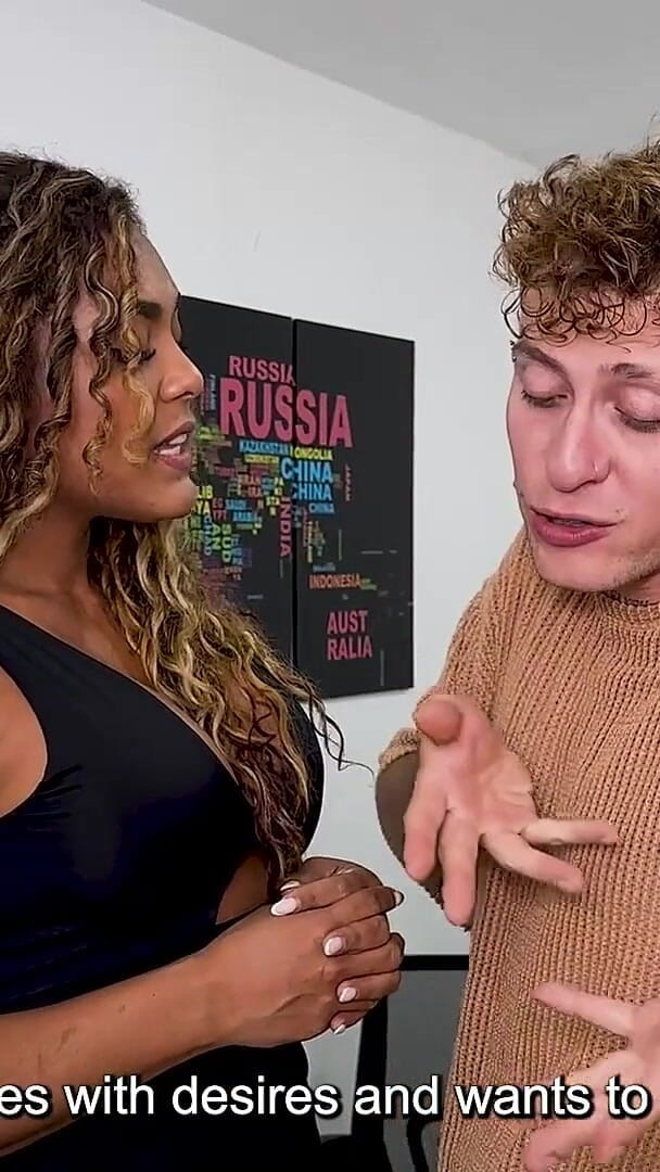 Carla Morelli: Een hete, zwarte latina wordt hard geneukt door haar middelmatige...