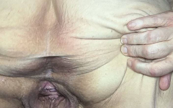 HerculesnVENUS: Pelacur seksi ini kencing dan kamu ngasih dia kontol gaya...