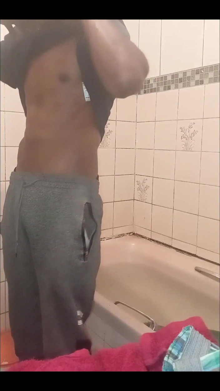 Black Bongs: Mann in der badewanne