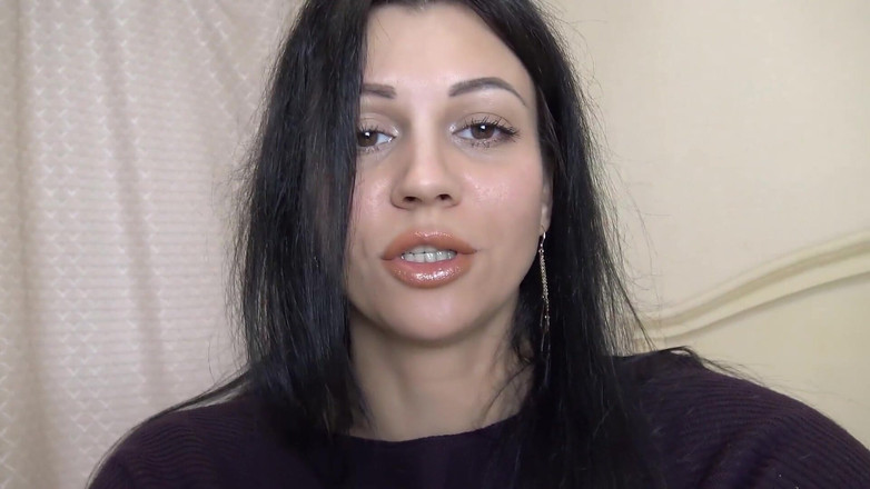 KristinaSlut: Ich zeige meine muschi in nahaufnahme