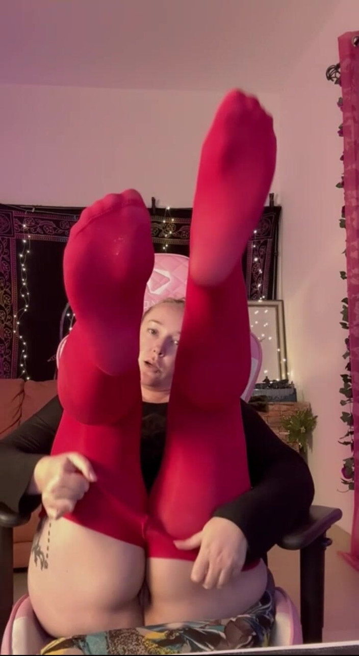 Kisicaxx: Folosește un vibrator imens