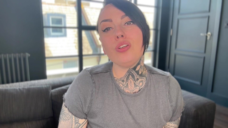 Miss Valentina: Przetrwaj z własnej spermy