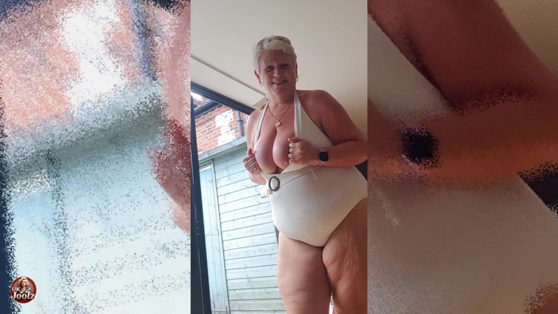 Uk Joolz: Aku lagi ngerjain baju renang baruku