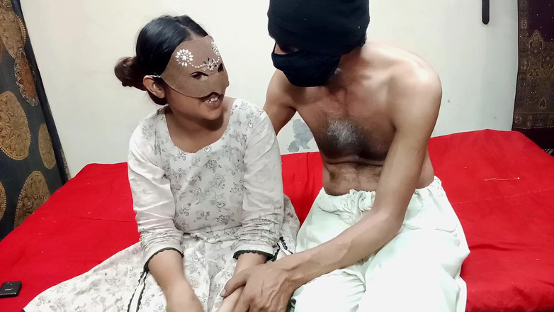 MehwishButt: 大胸部印度女大学生被她的老师狠操