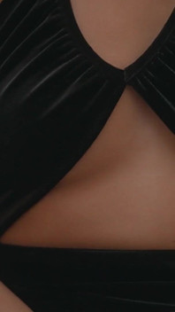 변기에서 자위하는 Carollina Cherry