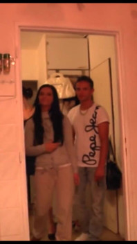 Geile agent wordt geneukt en gespoten op de buik in een casting trio