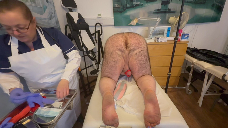 Aaexperiencesltd: Parte 1: ¡Examen anal con matrona Satana y Mr Jones!