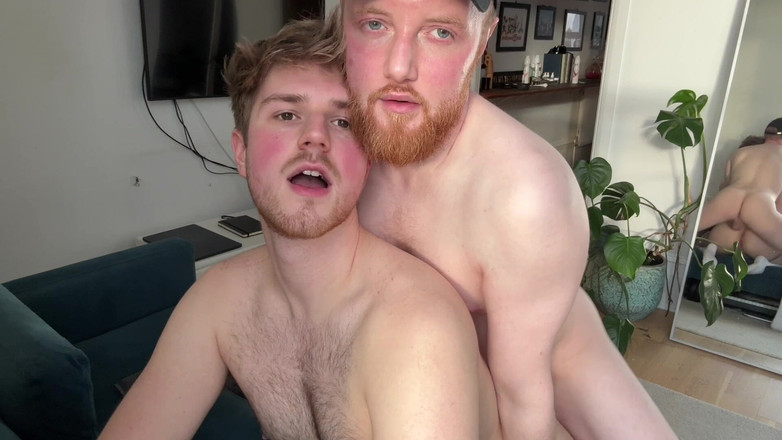 8IncherGinger: 8인치 괴물 자지에게 따먹히는 핫한 바닥