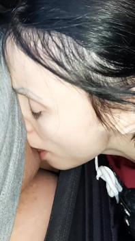 – 私たちは森の中でセックスしているので、誰も私たちがレズビアンであることを知りません