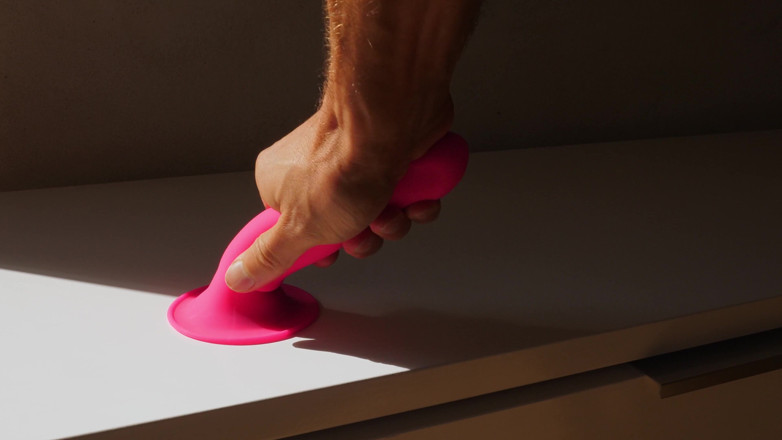 Jerking studs: Poprvé anální hračka