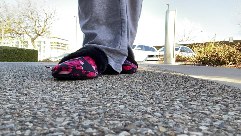 Tan feets: Tanfeets halka açık terlik dışında doğal tırnaklarla azdırıyor