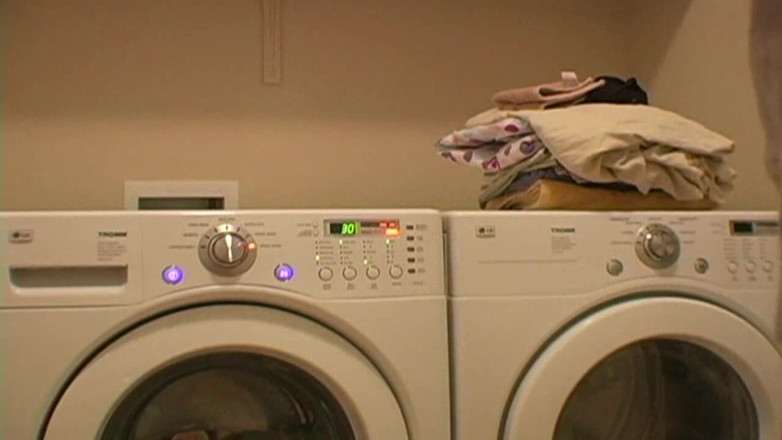 Solo Austria: Fany gets her pussy stimulated by the laundry machine's vibrations