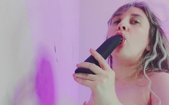 Nicolette69w: milf(चोदने लायक मम्मी) डिल्डो के साथ खेली जाती है चूसा और स्तनों के बीच रगड़ना