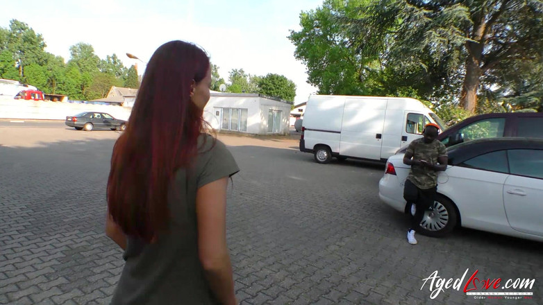 Old Nanny: Czarny Macho spróbował wszystkich swoich umiejętności na napalonej dojrzałej kobiecie