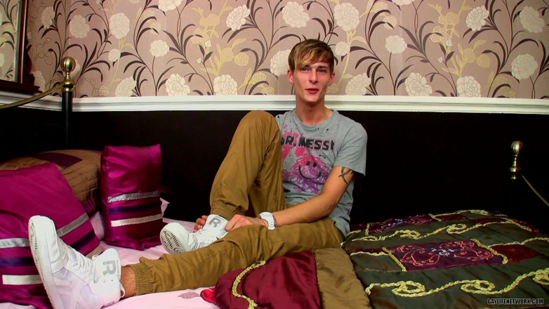 Teach Twinks: Connor Is a Horny & Fun Guy to Shoot