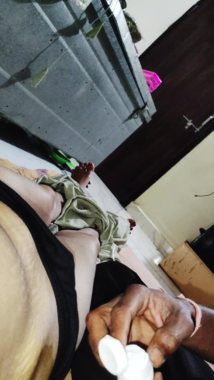 Raj porno studio: Suman Bhabhi Ko Nangi Karke Masáž celého těla Kiya.