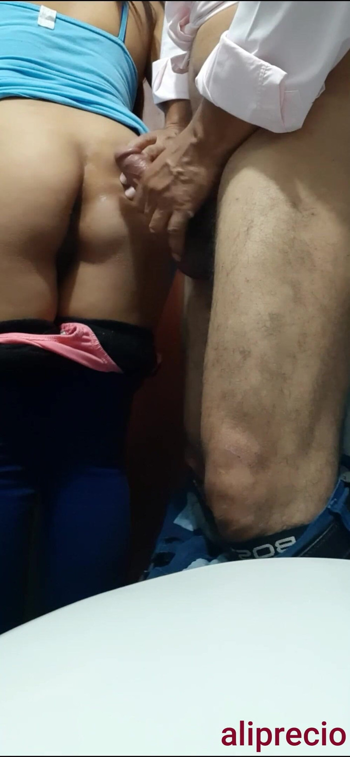 Ali Precio: Анальний секс у ванній кімнаті, записаний камерою мобільного телефону