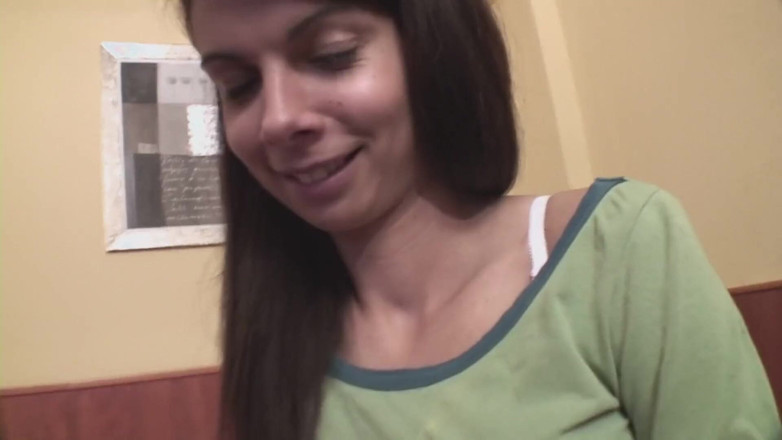 German amateur - 100% German hardcore videos: Brünettes teen in pov-action gefickt